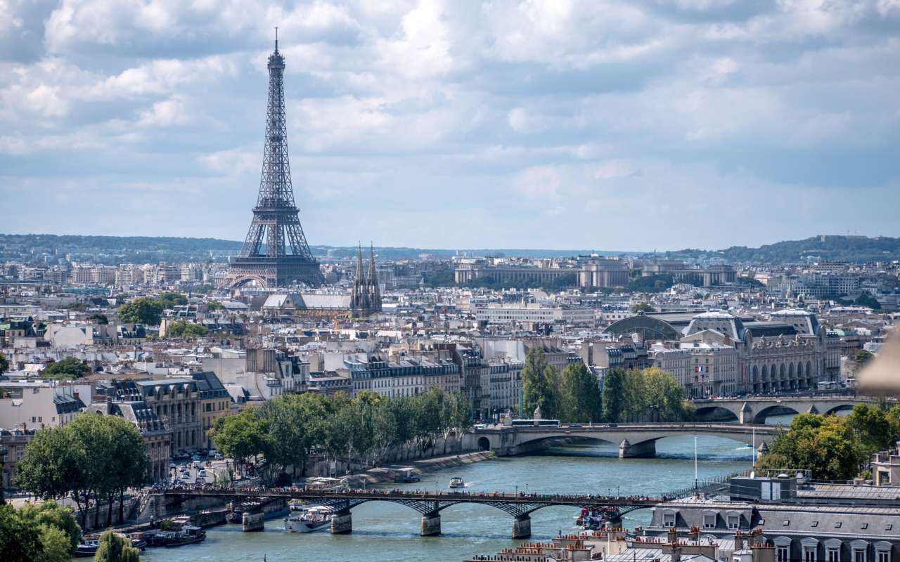 Local traditions - Paris