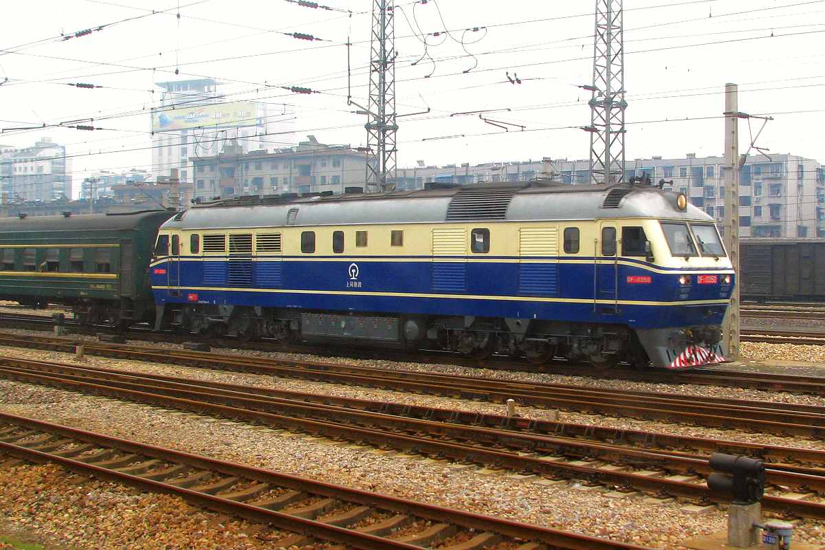 A China Railways DF11 diesel locomotive at Bengbu Railway Station